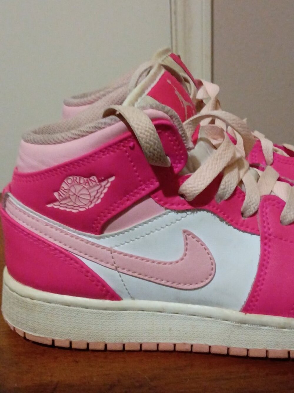 Nike Air Jordan 1 Mid Shoes Youth Kids Size 4Y Fierce Pink  Barbie FD8780-116 - Picture 4 of 13